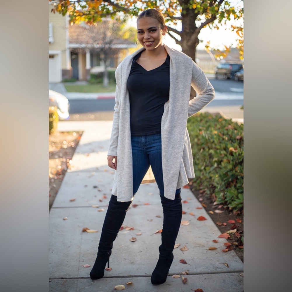 Chelsea Cardigan - Picture 1 of 3
